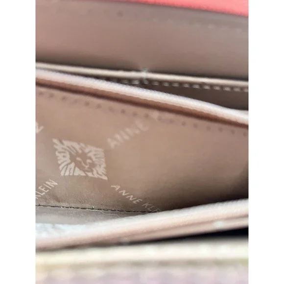 ✅SOLD Anne Klein Wallet Pale Pink Zip Around Gold Bow Pebble Texture - Picture 6 of 8